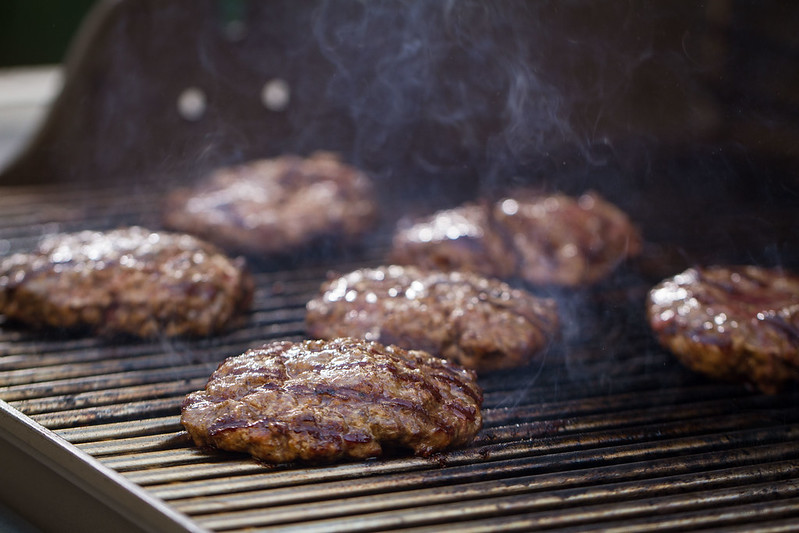 weber-genesis-e-325s-review-grilling-food